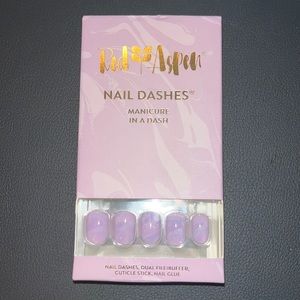 NAIL DASHES®
MANICURE
IN A DASH